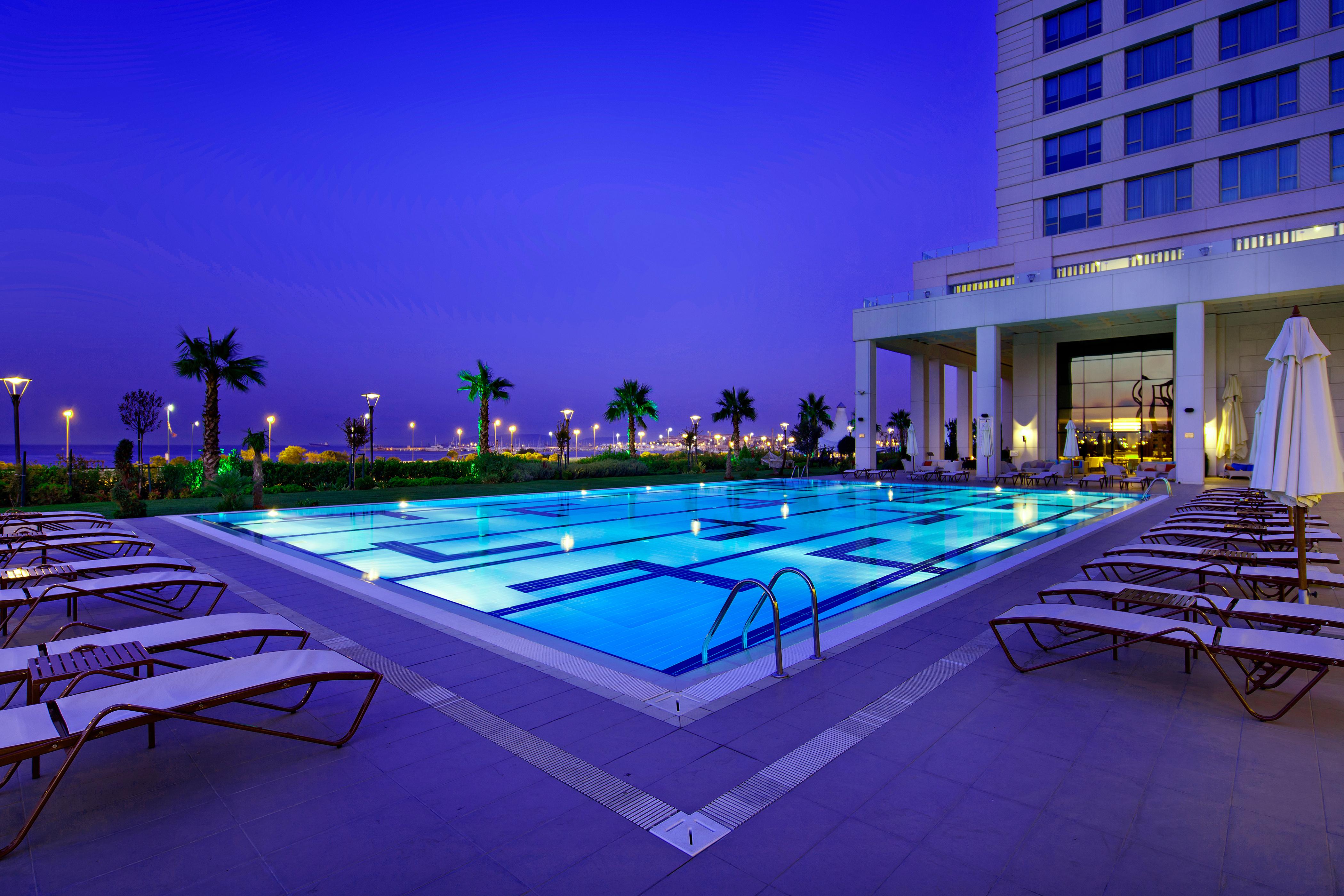 The Green Park Pendik Istanbul Luaran gambar Pool at Hilton Athens